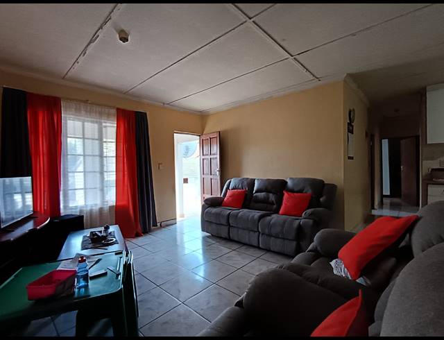 3 BEDROOM SIMPLEX FOR SALE IN GREENWOOD PARK